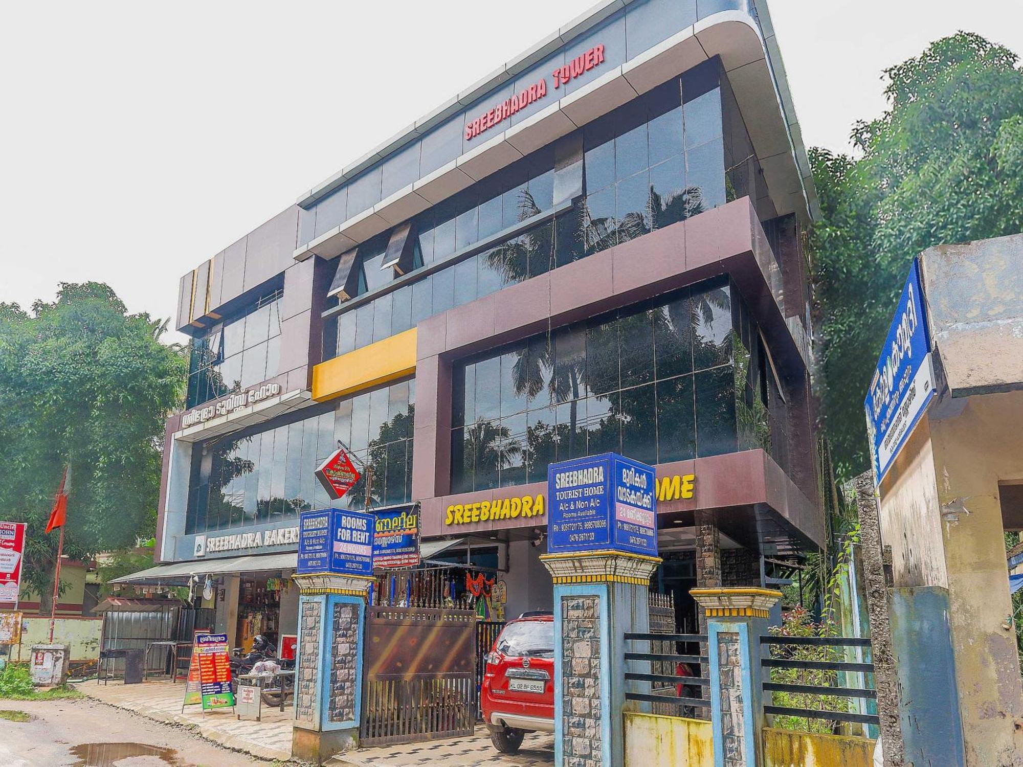 קולאם Hotel O Sree Bhadra Tourist Home מראה חיצוני תמונה