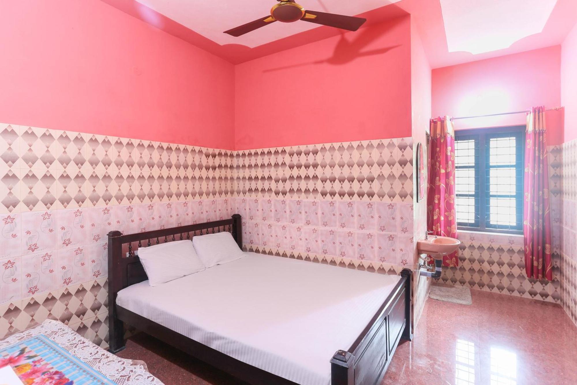 קולאם Hotel O Sree Bhadra Tourist Home מראה חיצוני תמונה