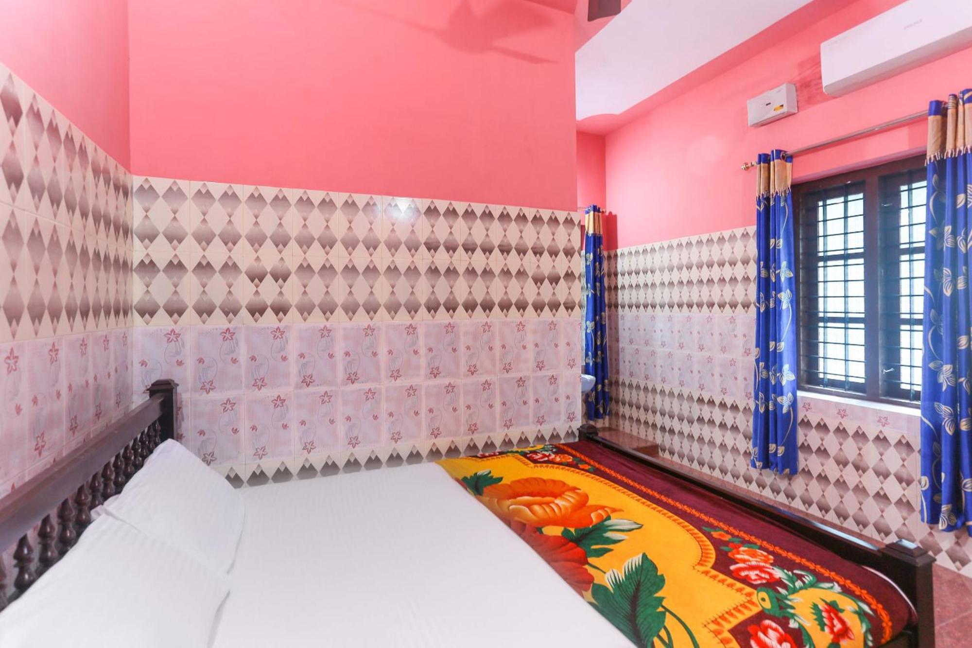 קולאם Hotel O Sree Bhadra Tourist Home מראה חיצוני תמונה