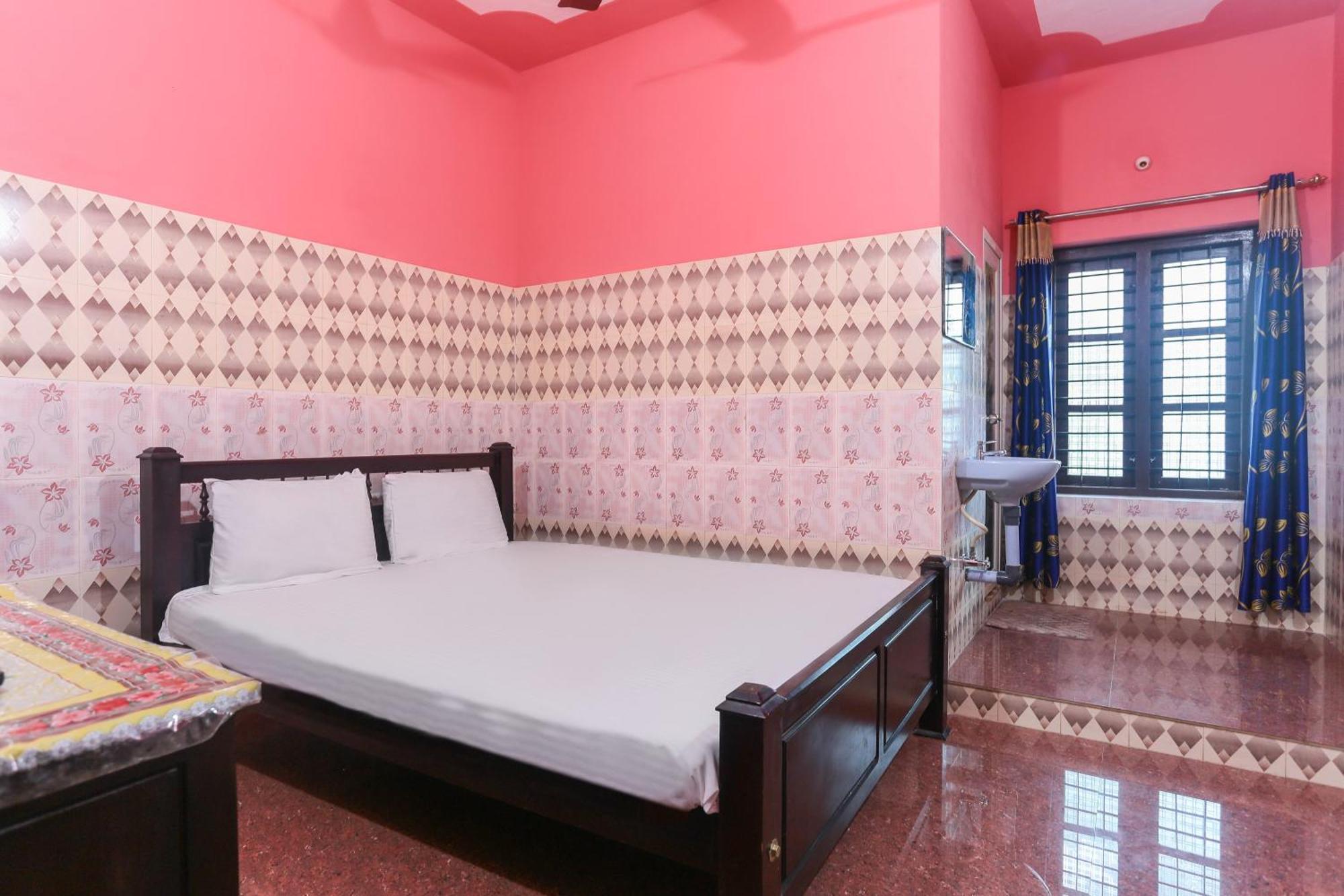 קולאם Hotel O Sree Bhadra Tourist Home מראה חיצוני תמונה