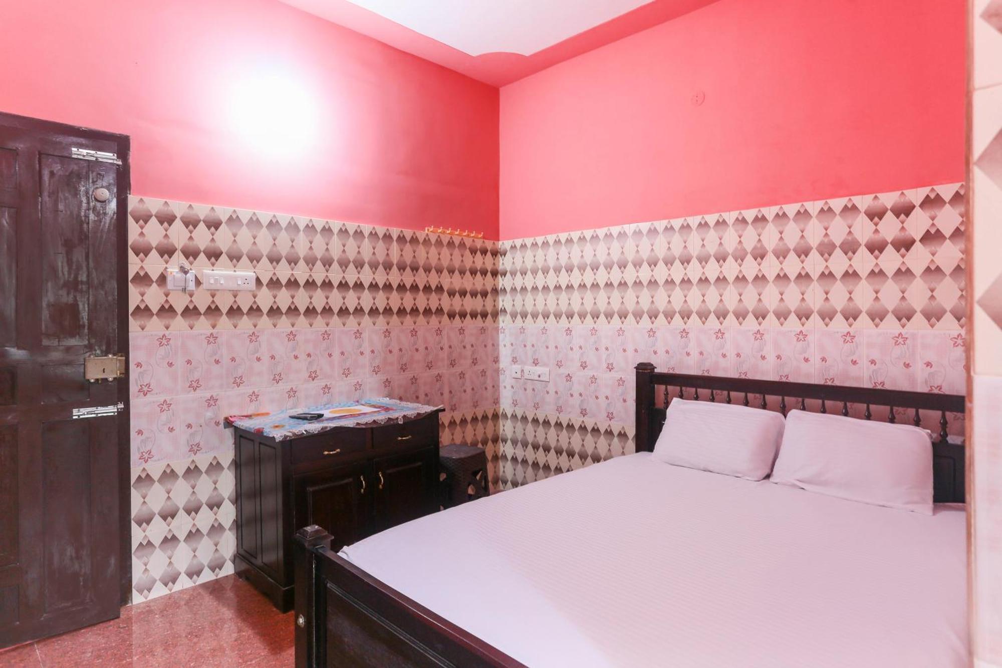 קולאם Hotel O Sree Bhadra Tourist Home מראה חיצוני תמונה