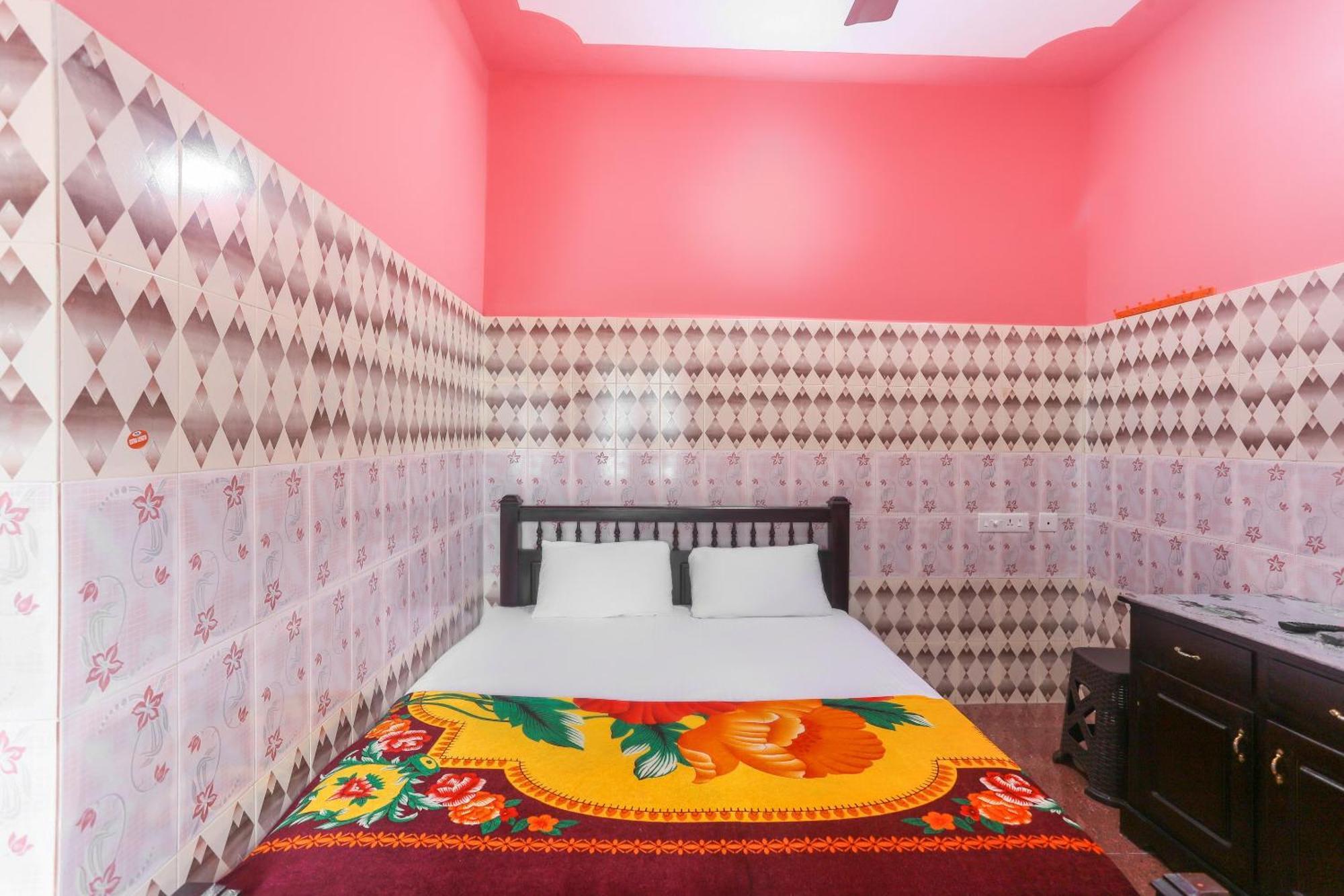 קולאם Hotel O Sree Bhadra Tourist Home מראה חיצוני תמונה