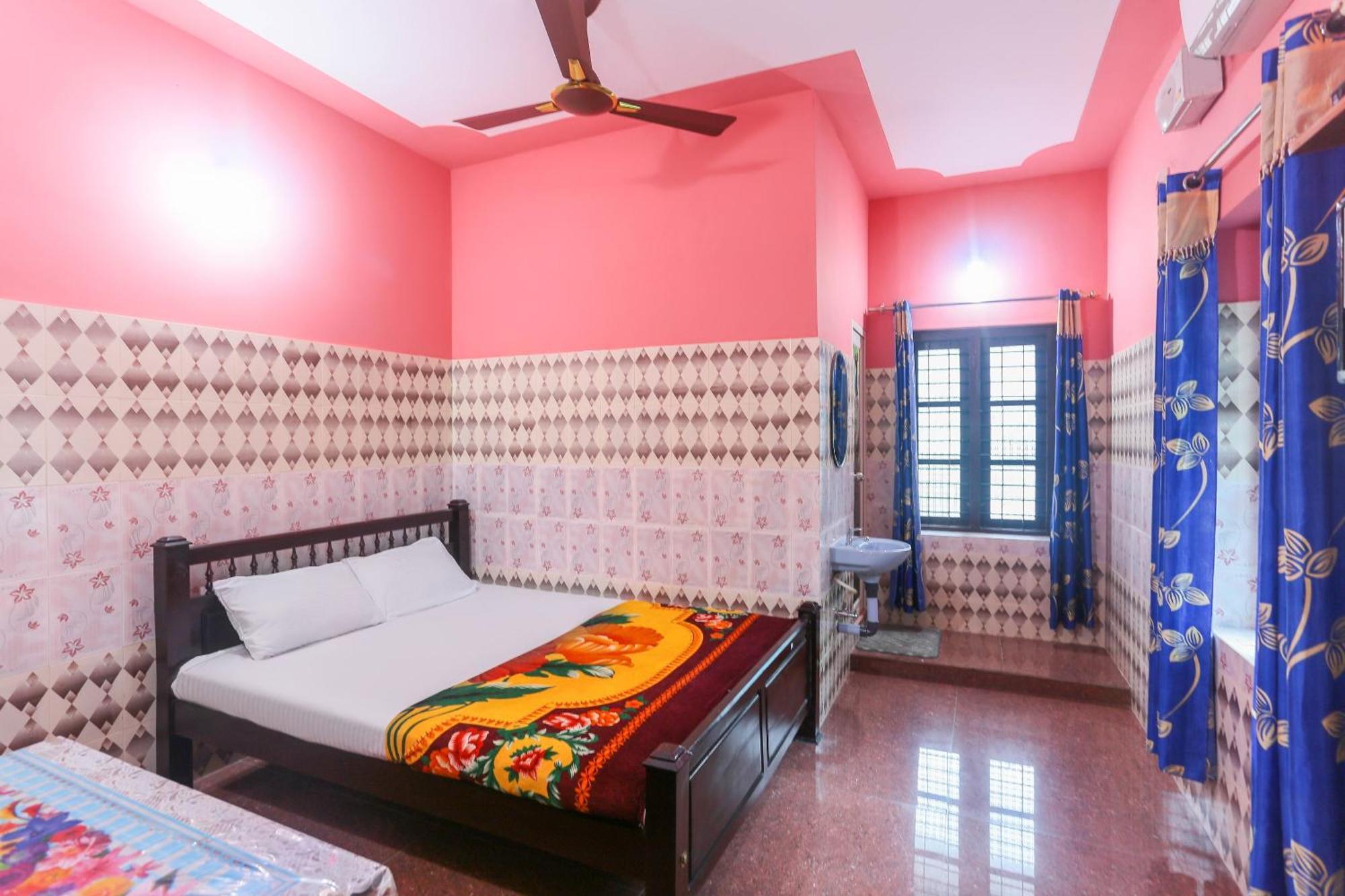 קולאם Hotel O Sree Bhadra Tourist Home מראה חיצוני תמונה