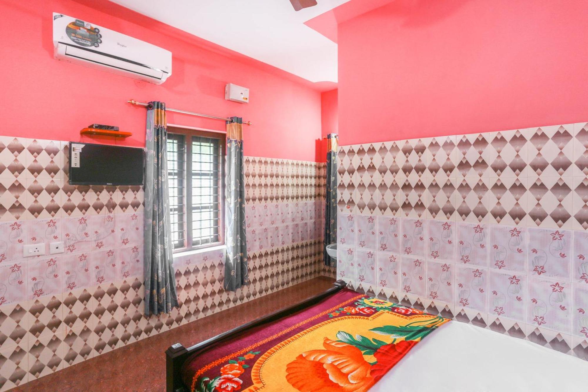 קולאם Hotel O Sree Bhadra Tourist Home מראה חיצוני תמונה