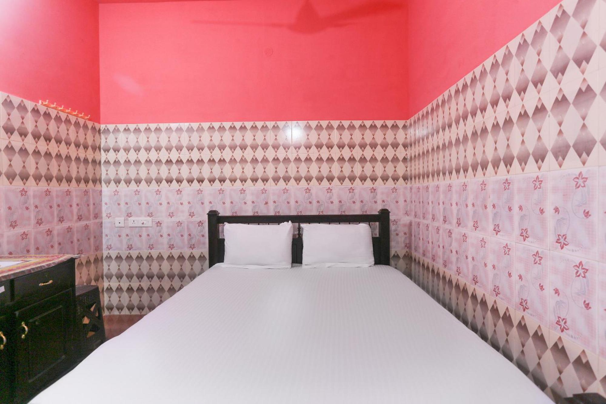 קולאם Hotel O Sree Bhadra Tourist Home מראה חיצוני תמונה