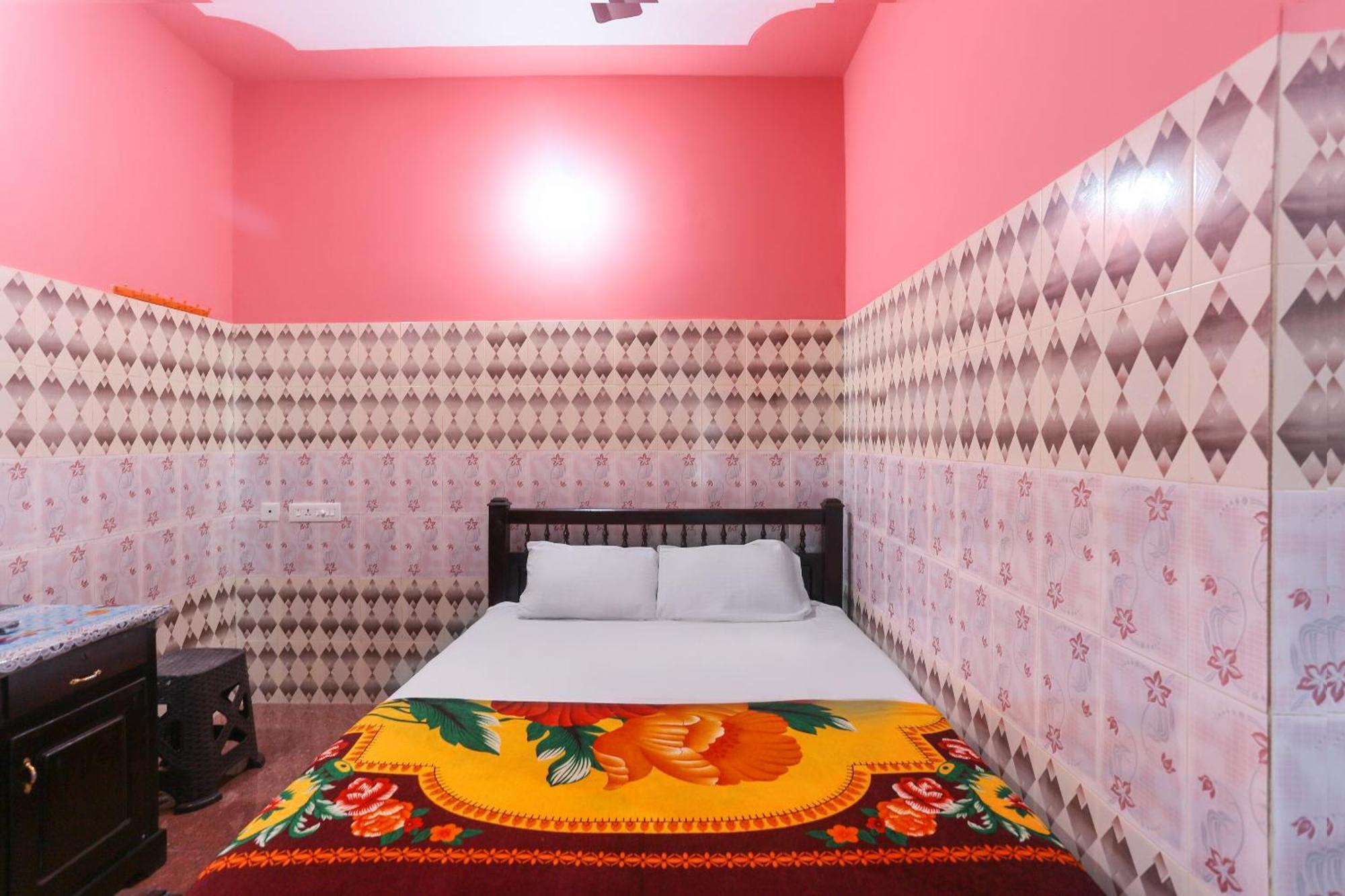 קולאם Hotel O Sree Bhadra Tourist Home מראה חיצוני תמונה
