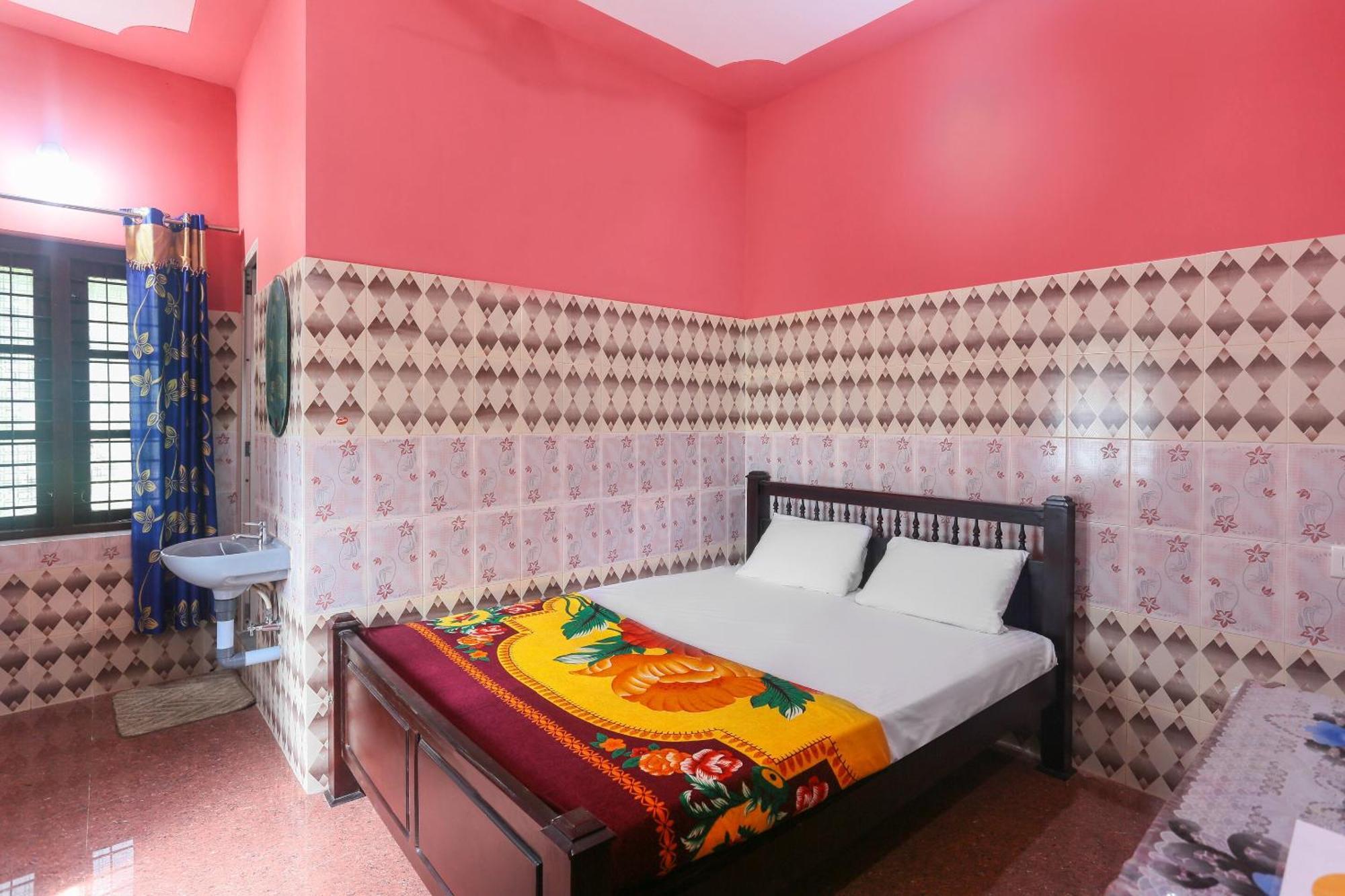 קולאם Hotel O Sree Bhadra Tourist Home מראה חיצוני תמונה