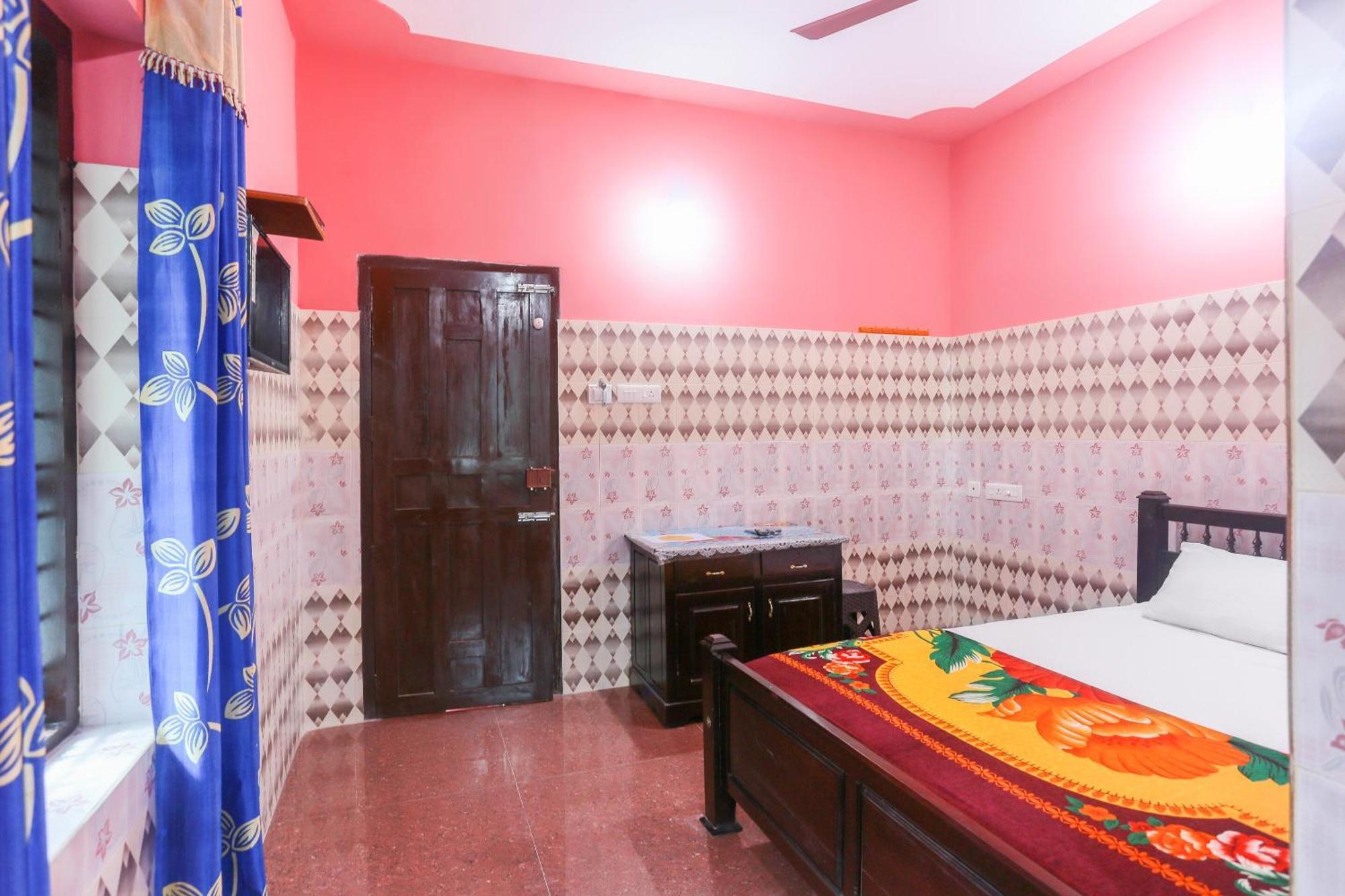 קולאם Hotel O Sree Bhadra Tourist Home מראה חיצוני תמונה