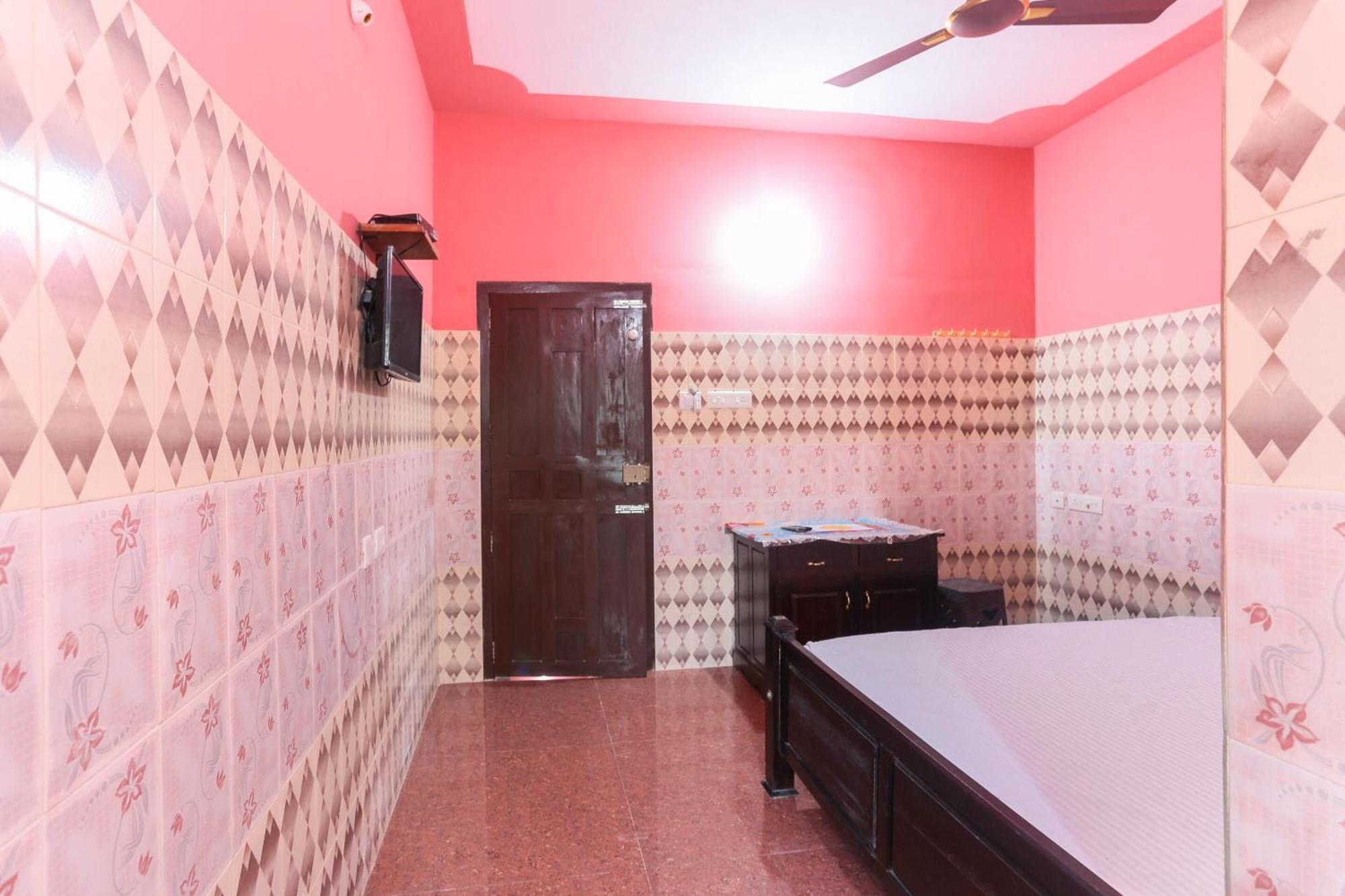 קולאם Hotel O Sree Bhadra Tourist Home מראה חיצוני תמונה