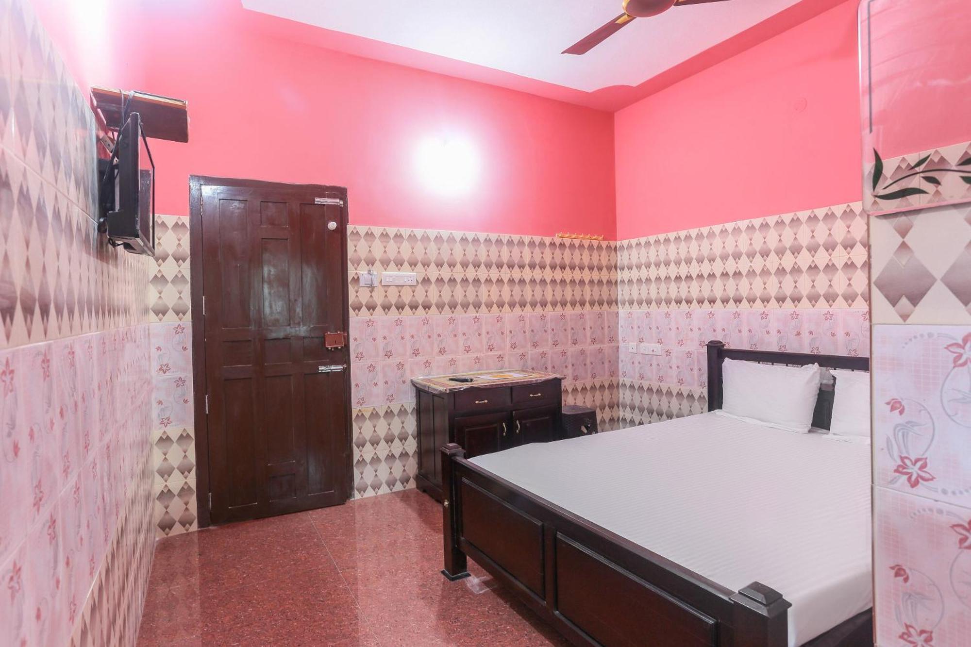 קולאם Hotel O Sree Bhadra Tourist Home מראה חיצוני תמונה